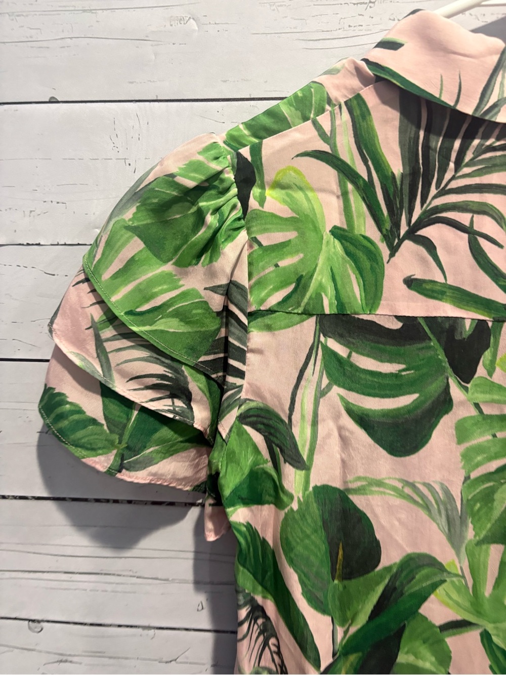 Alice + Olivia Jem Palm Print Flutter Shirtdress - Picture 10 of 11